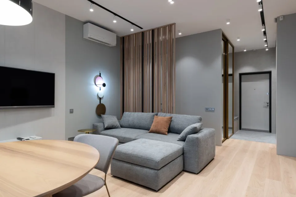 Tủ lạnh chảy nước, không lạnh — trước